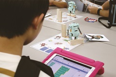 「障害物をクリアせよ!」大学生と楽しくロボットプログラミング