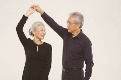 身体と認知機能の健康に　西欧の優雅な様式の舞踊入門