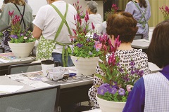 ボランティアと愉しむ　初めての寄せ植え